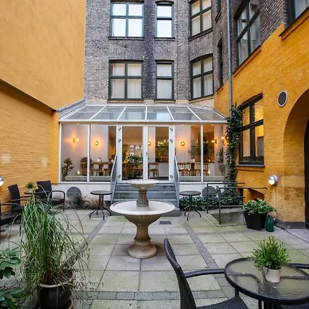 ホテル シティ ネボ 2*